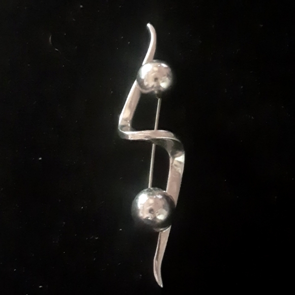 Elegant Silver Tone Brooch (Monet) - Picture 2 of 4